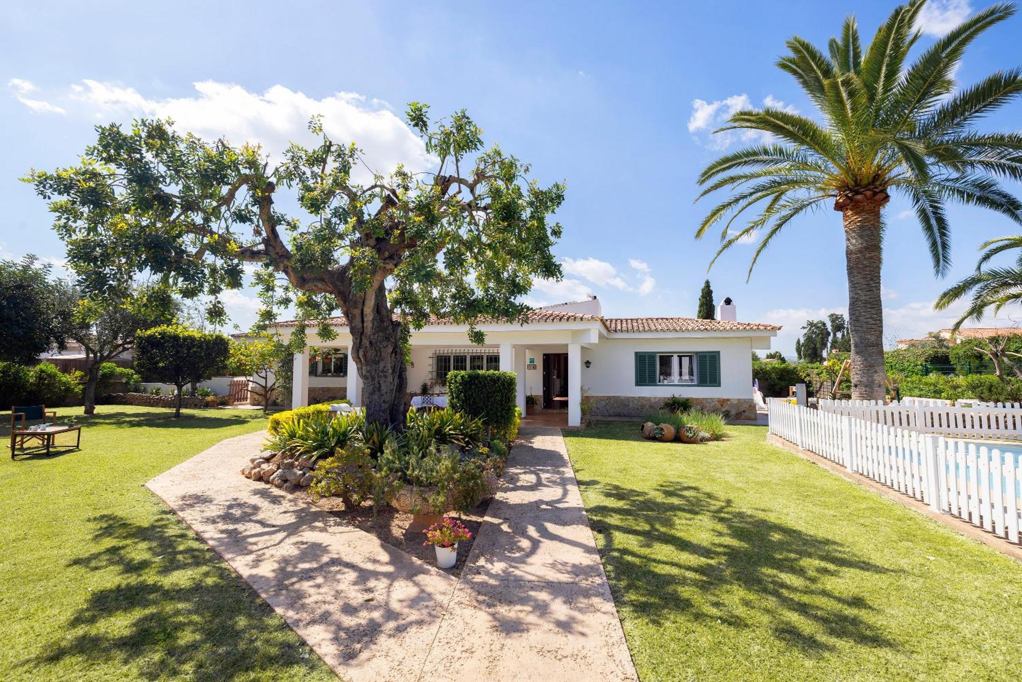 Ideal House For Two Families With Pool And Barbecue Plamanyola Eksteriør bilde