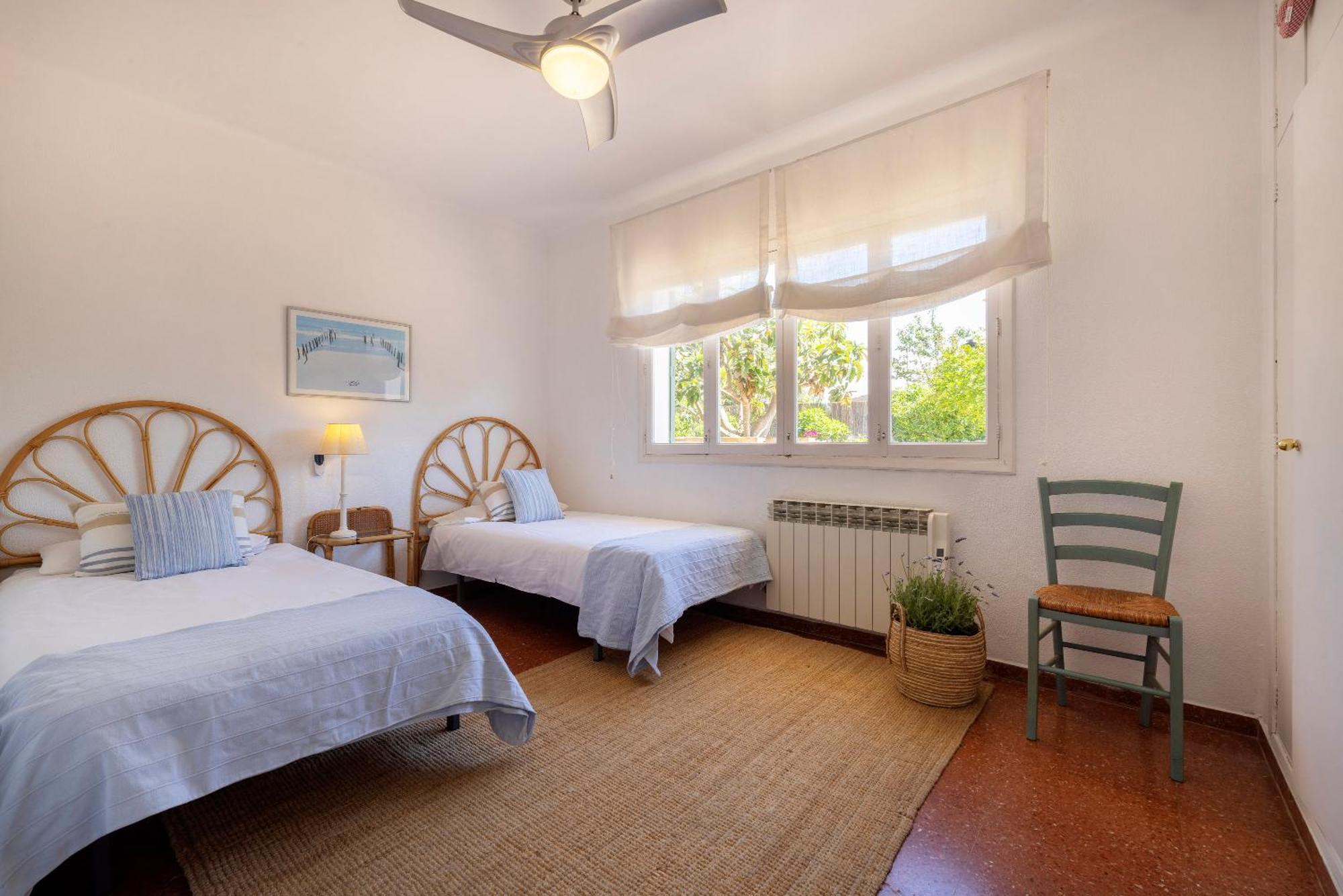 Ideal House For Two Families With Pool And Barbecue Plamanyola Eksteriør bilde