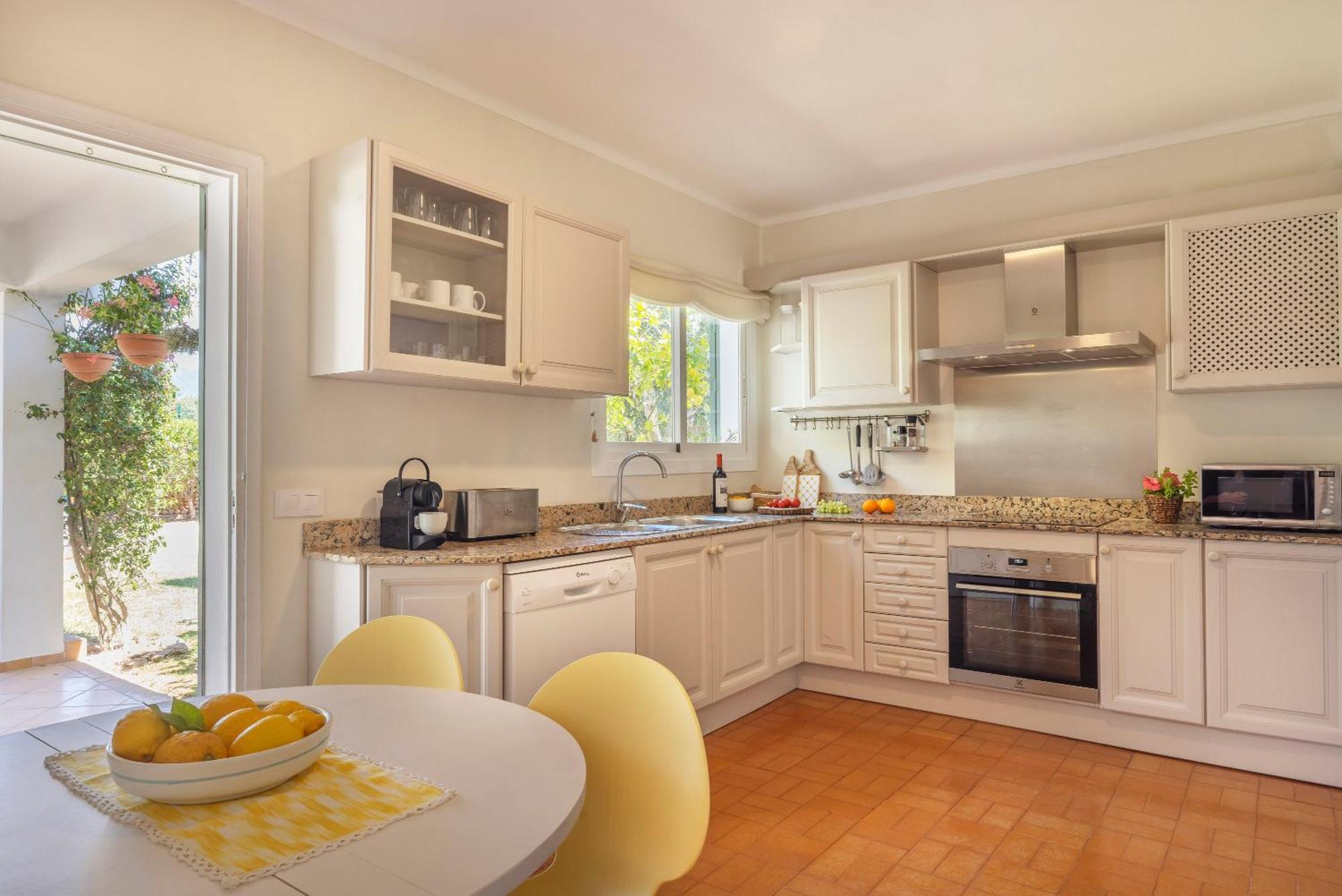 Ideal House For Two Families With Pool And Barbecue Plamanyola Eksteriør bilde